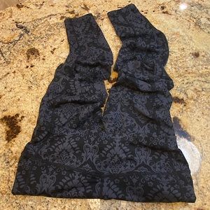 Athleta Queen Luscious Damask Leggings